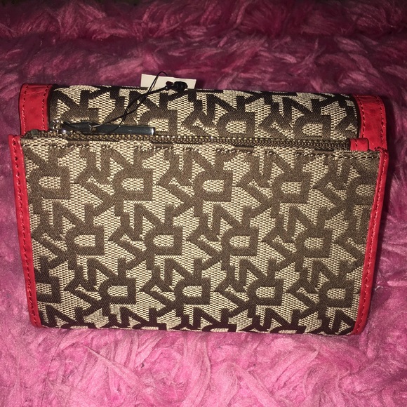 DKNY Monogram Wallet - Picture 6 of 9